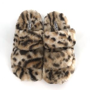 Qupid Womens Double Strap Leopard Print Slippers